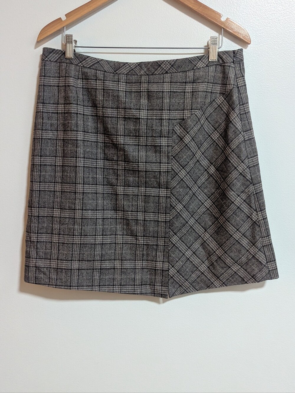 NWT‎ Banana Republic Size 14 Grey Plaid Lightweight 97% Wool Skirt